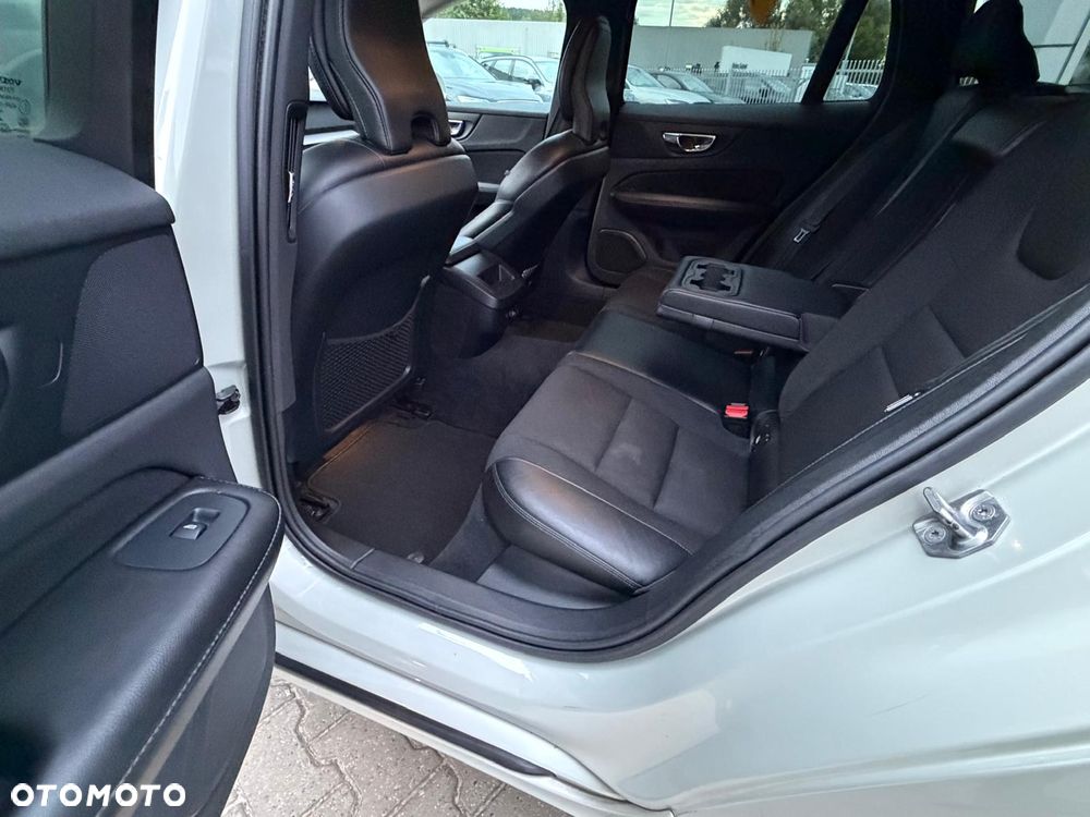 Volvo V60 D4 Momentum - 12
