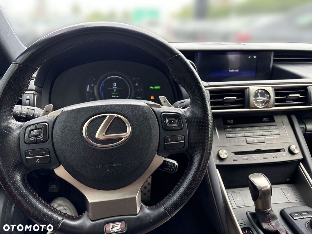 Lexus IS 300h F Sport Edition - 13