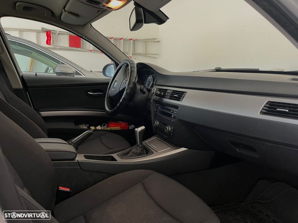 BMW 318 d Touring - 10