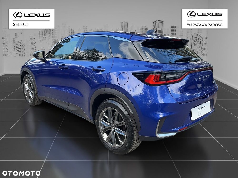 Lexus LBX - 4