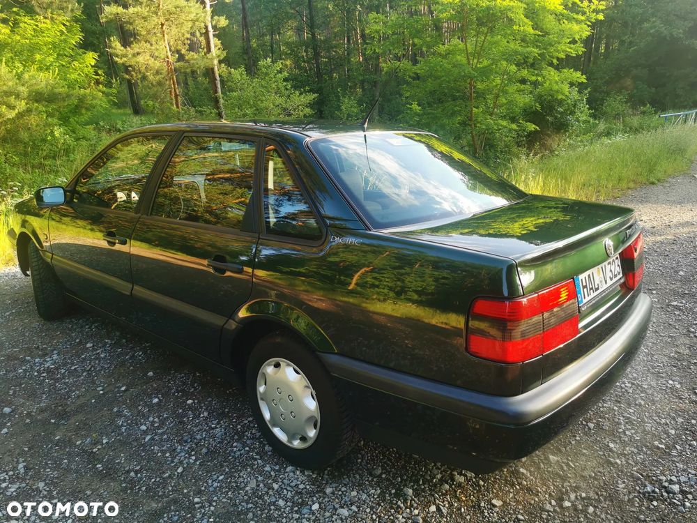 Volkswagen Passat 1.8 GL - 17