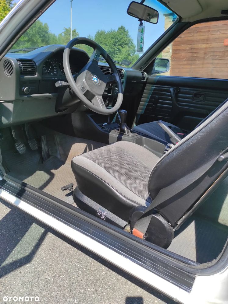 BMW Seria 3 318i - 15