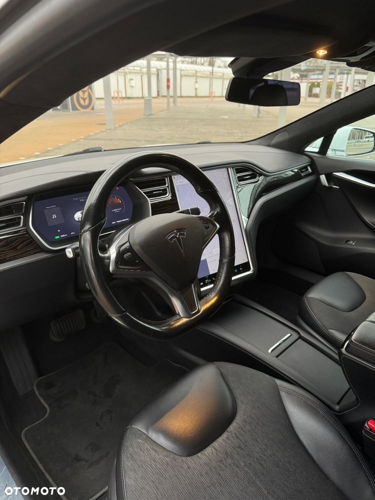 Tesla Model S - 9
