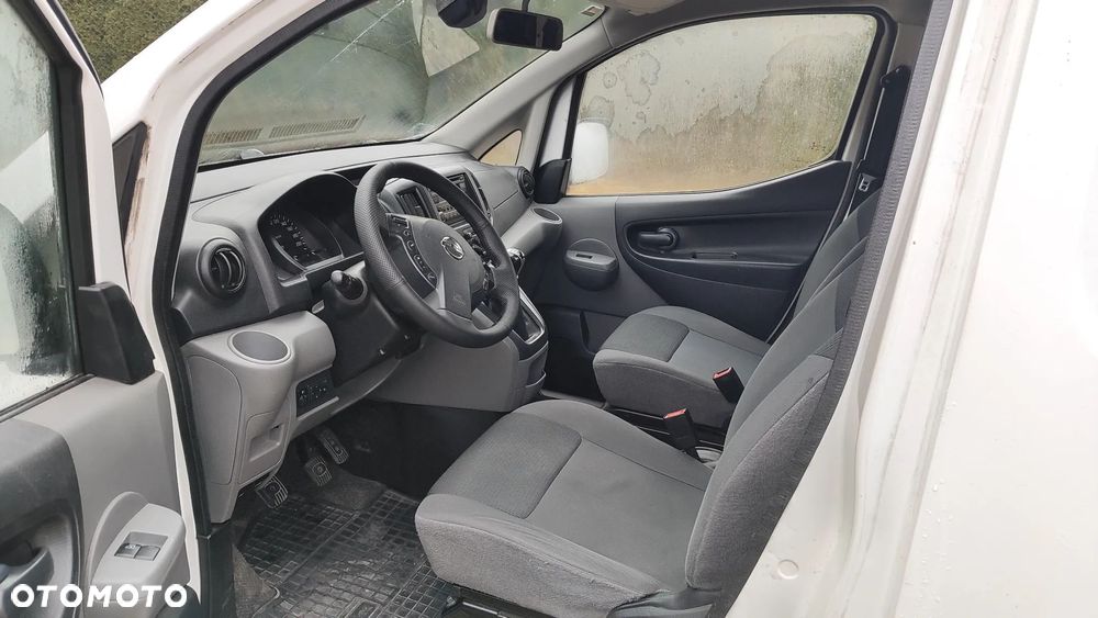 Nissan NV 200 - 20
