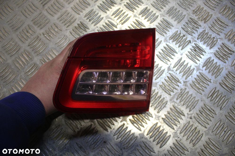 LAMPA KLAPY PRAWY TYŁ CITROEN C5 III X7 9687582980 - 1