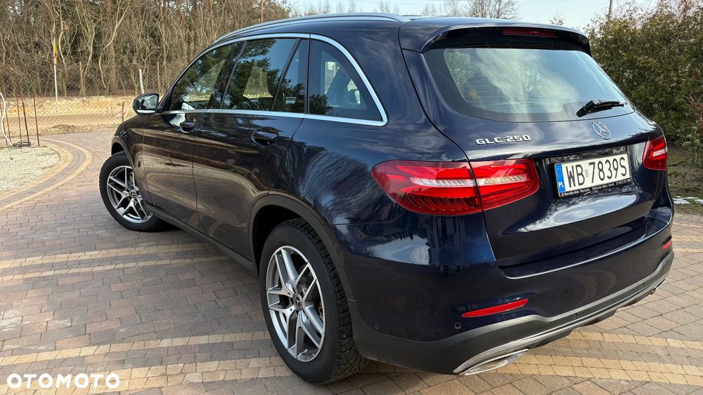 Mercedes-Benz GLC 250 4Matic 9G-TRONIC AMG Line - 10