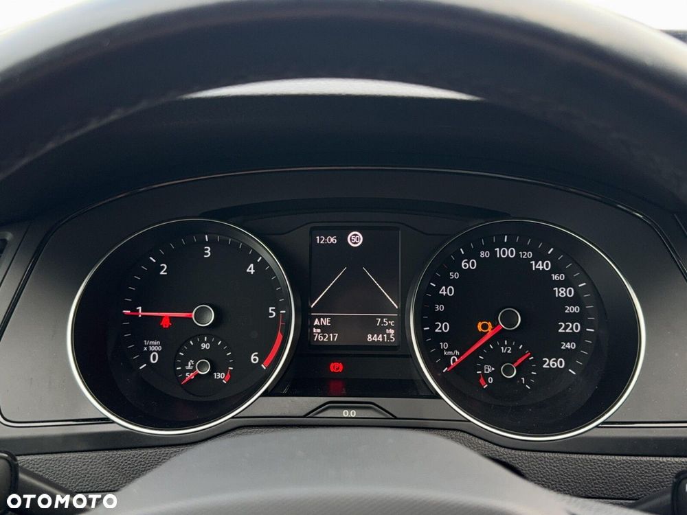 Volkswagen Passat - 16