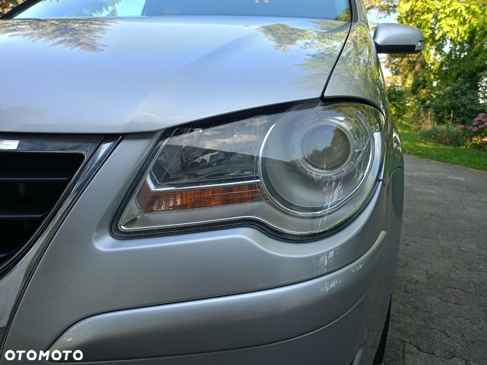 Volkswagen Touran - 10