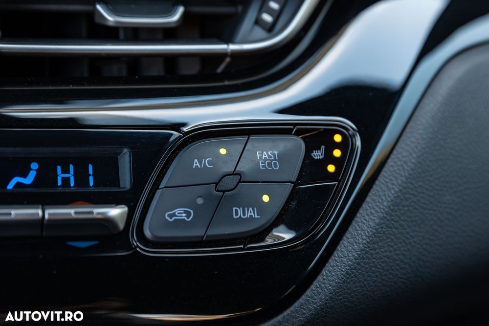 Toyota C-HR Hybrid Lounge - 25