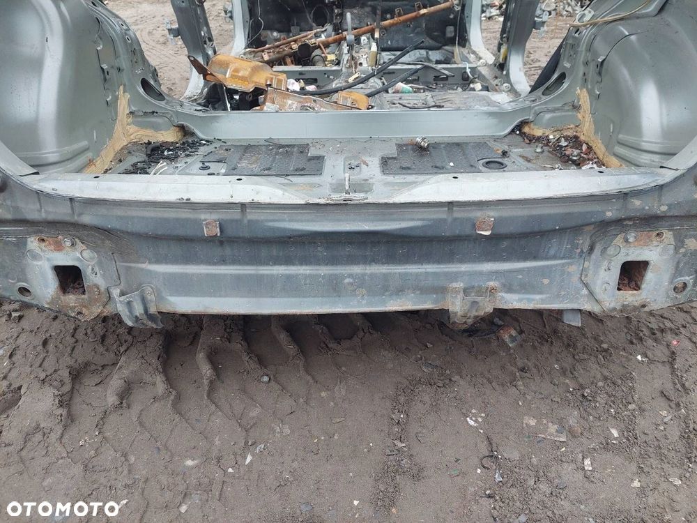 WANNA BAGAŻNIKA PAS TYLNY TOYOTA COROLLA VERSO II 1C3 - 3