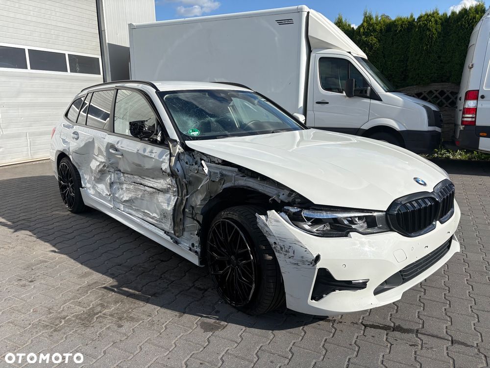 BMW Seria 3 316d mHEV - 4