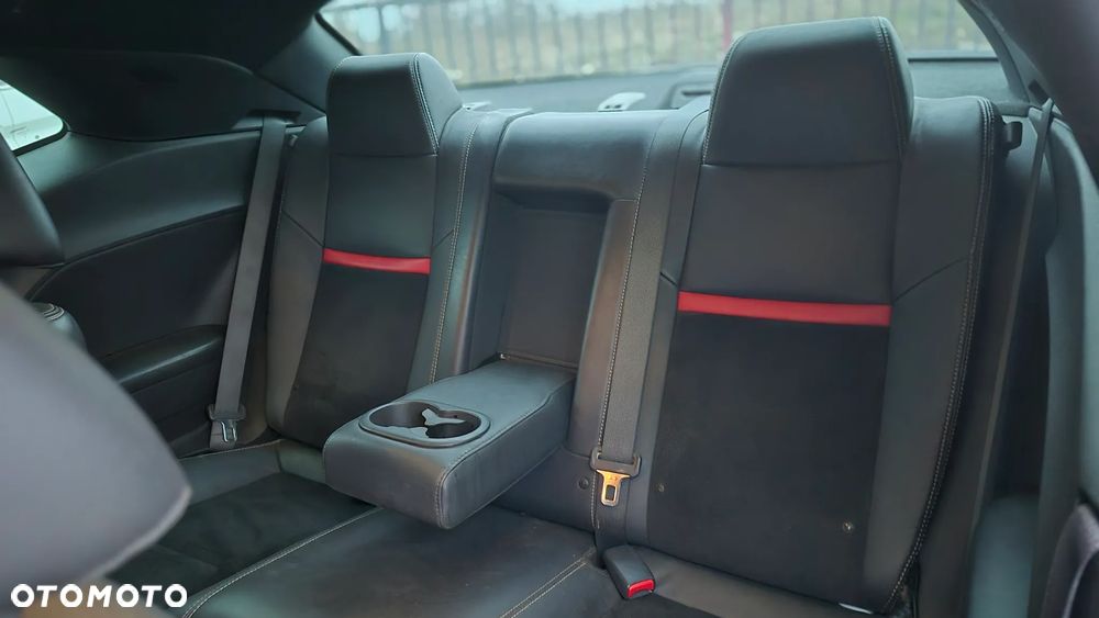 Dodge Challenger - 13