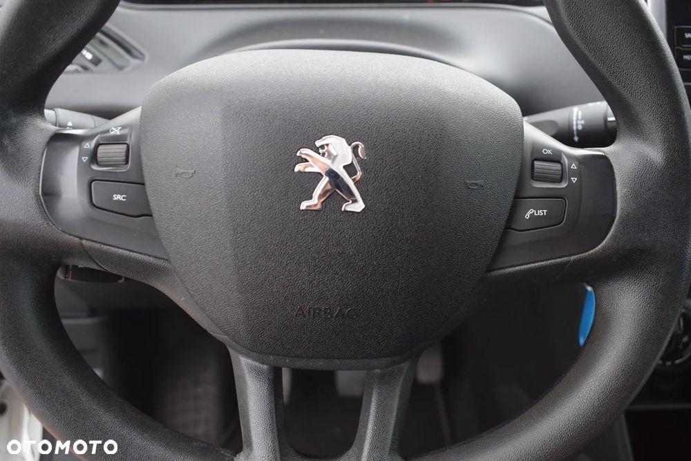 Peugeot 208 - 17