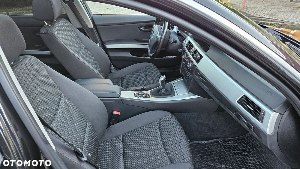 BMW Seria 3 320d xDrive - 13