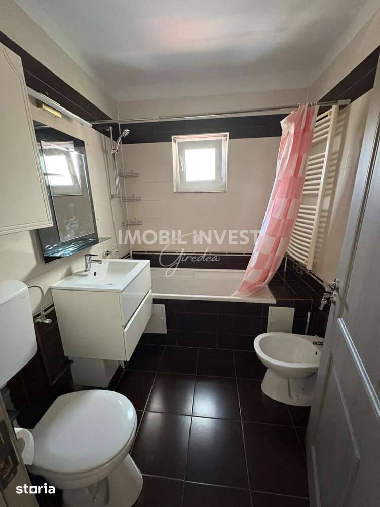 Apartament complet renovat, 3 camere, 2 locuri de parcare | Cetate — fotografia 3