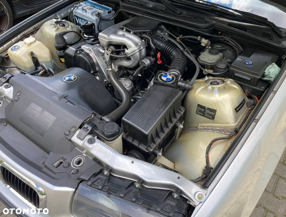 BMW Seria 3 316i Touring - 37
