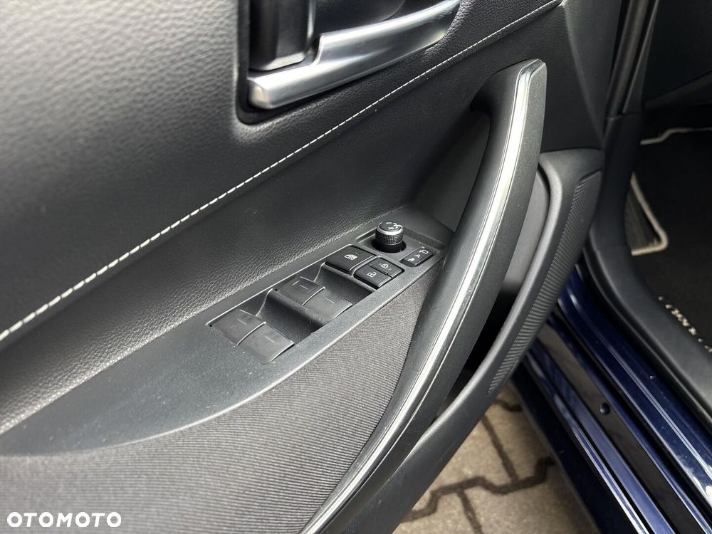 Toyota Corolla 1.8 Hybrid Comfort - 22