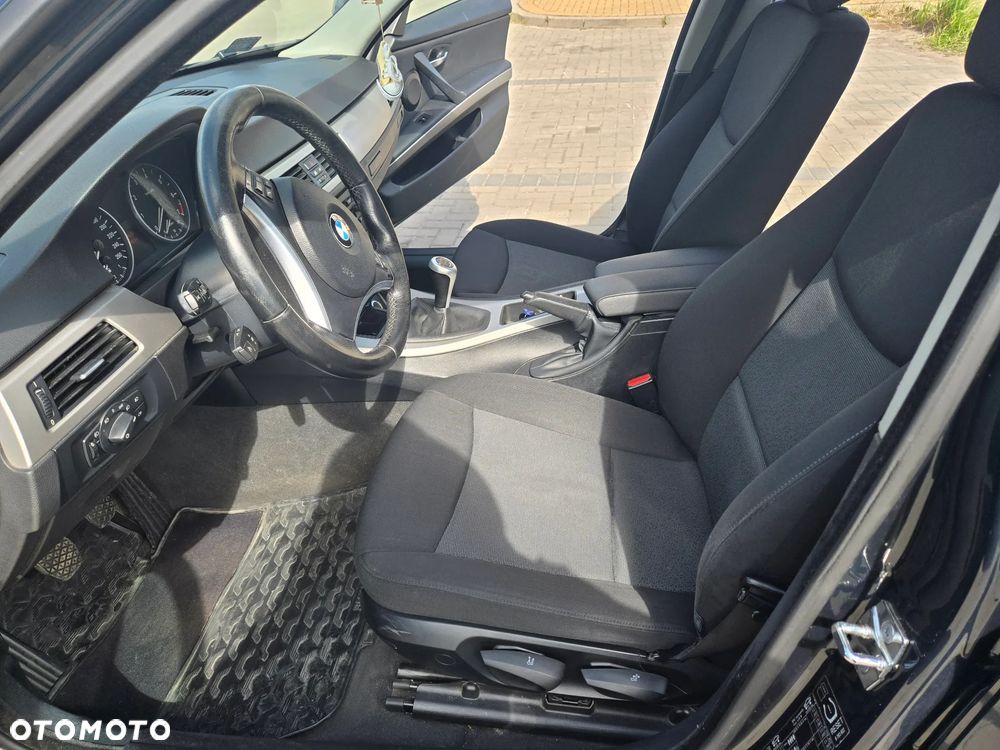 BMW Seria 3 318i - 14