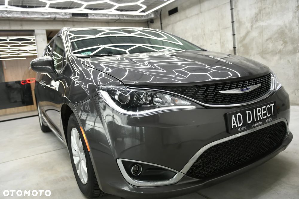 Chrysler Pacifica - 5