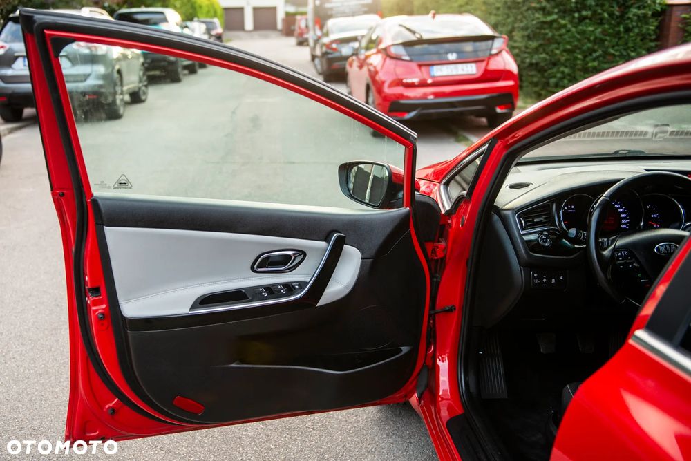 Kia Ceed 1.4 CVVT Dream Team Edition - 17