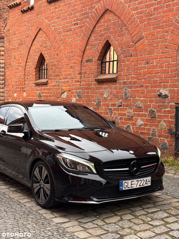 Mercedes-Benz CLA 180 7G-DCT AMG Line - 4