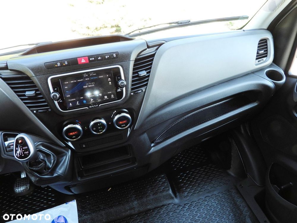 Iveco DAILY 35S18 PLANDEKA 8 PALET WEBASTO TEMPOMAT NAWIGACJA LEDY AUTOMAT HI-MATIC KLIMATYZACJA  180KM - 25