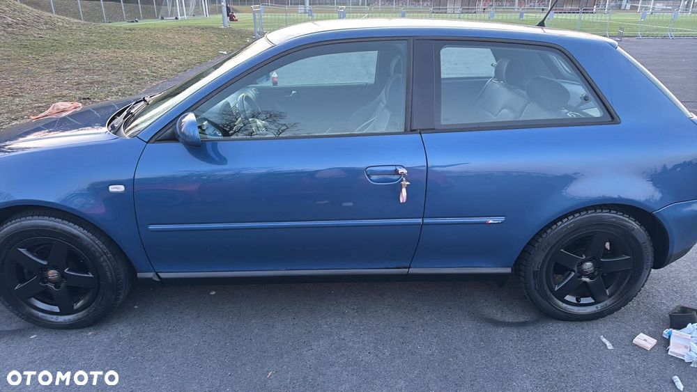 Audi A3 3-drzwiowe 1.8 Ambiente - 9