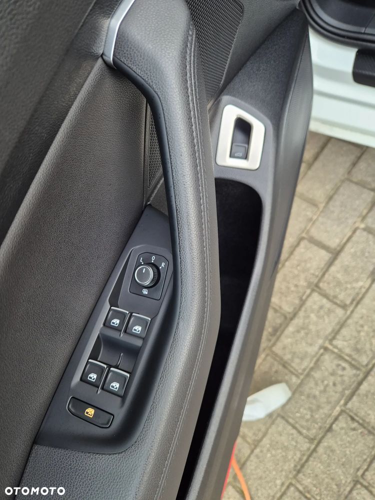 Volkswagen Passat Variant 2.0 TDI BMT Highline - 30
