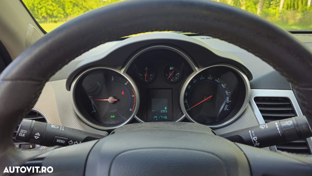 Chevrolet Cruze 2.0 LS - 13