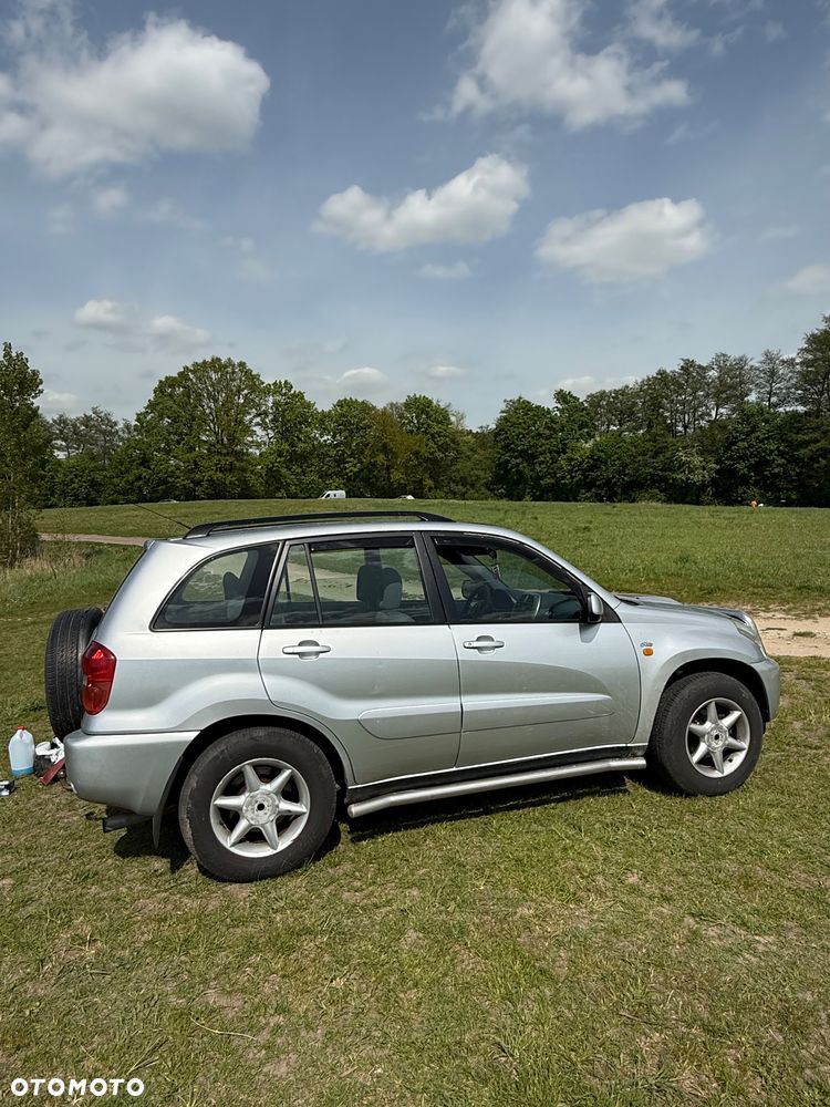Toyota RAV4 2.0 D-4D 4x4 - 5