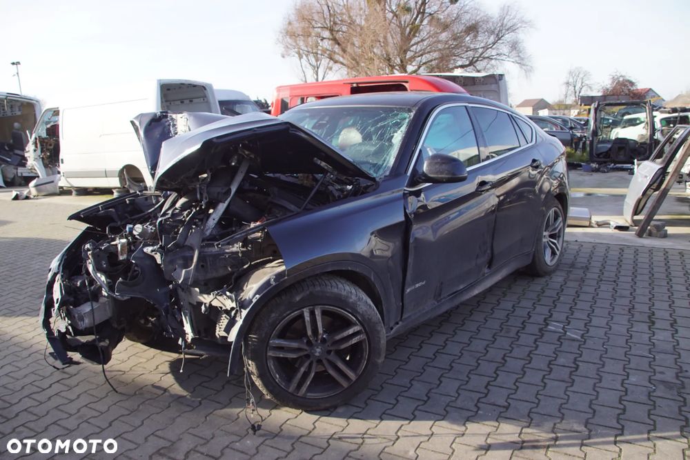 Auto na części - BMW X6 F16 3.0 D 258 KM N57D30 GA8HP75Z 416 2015R Silnik Skrzynia Drzwi Błotnik Zderzak Klapa Lampa Klamka Szyba Lusterko Deska Kokpit Sterownik Moduł Czujnik Licznik Wyświetlacz Panel Kierownica - 1