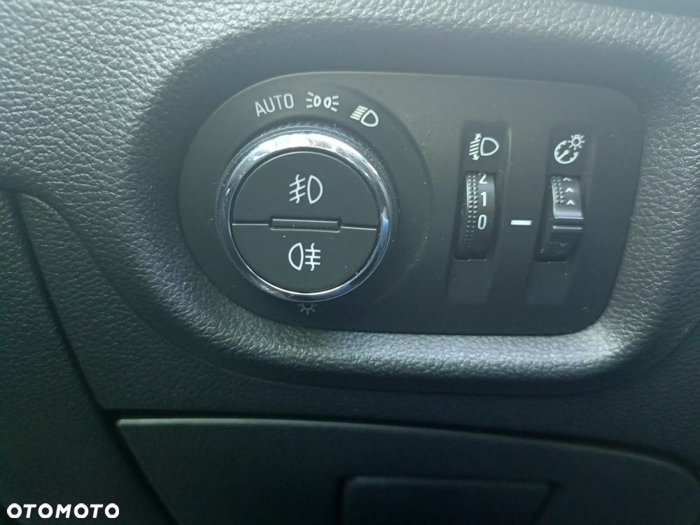 Opel Astra 1.6 CDTI Dynamic S&S - 25