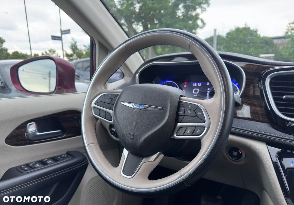 Chrysler Pacifica - 30