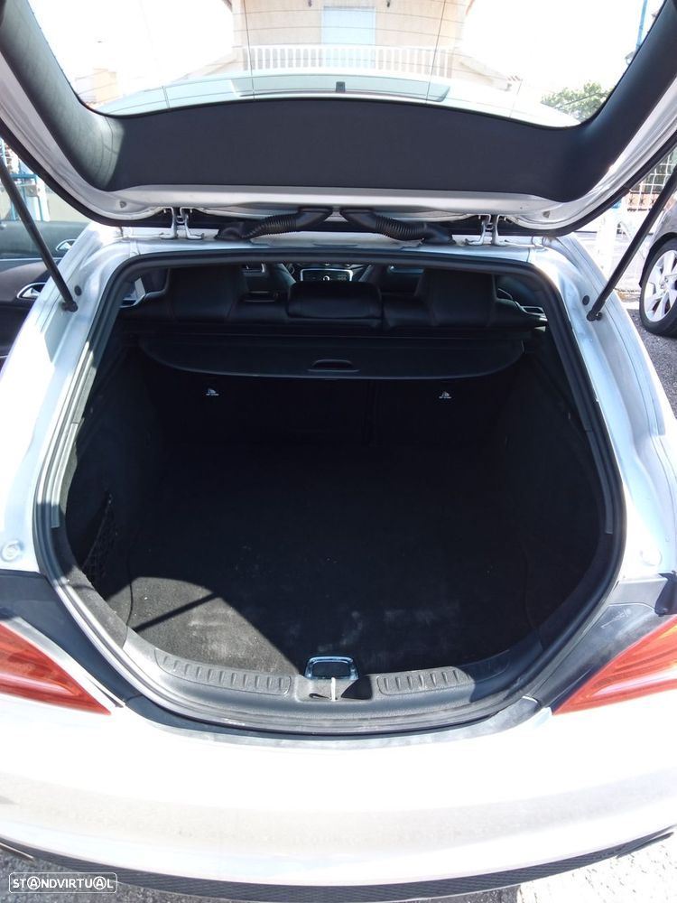 Mercedes-Benz CLA 180 d Shooting Brake AMG Line - 16