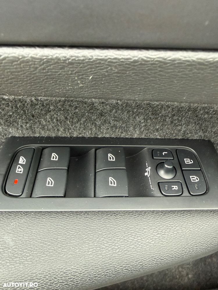 Volvo XC 40 T4 Recharge DKG Ultimate Dark - 26