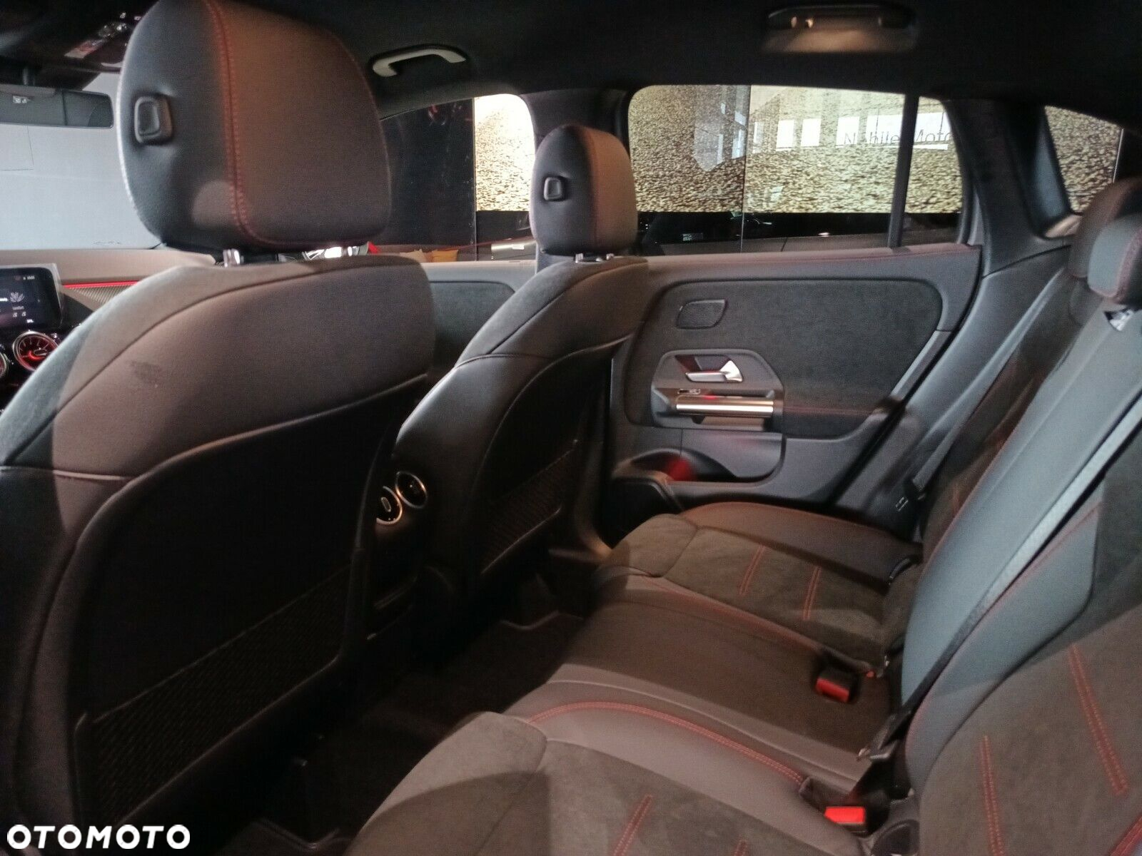 Mercedes-Benz GLA - 24