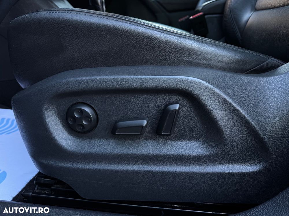 Volkswagen Tiguan 2.0 TDI DPF 4Motion BlueMotion Technology DSG Lounge Sport & Style - 11