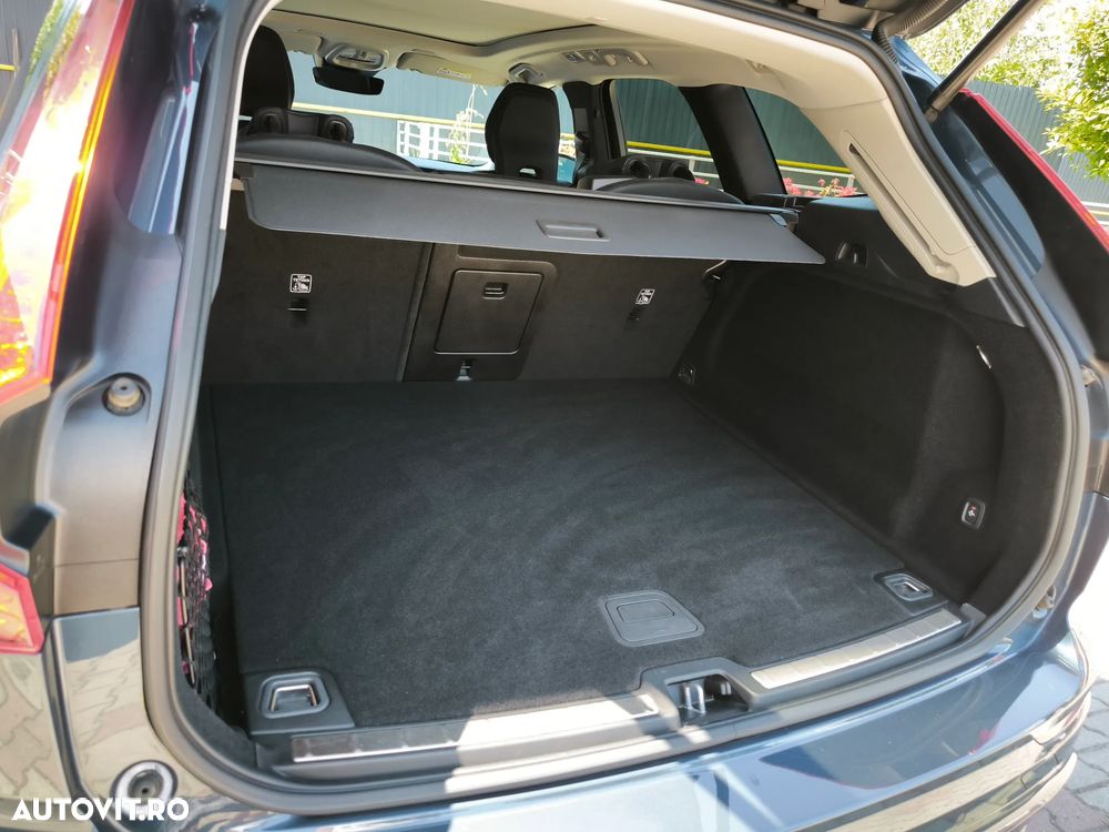 Volvo XC 60 B4 D Ultimate Dark - 11