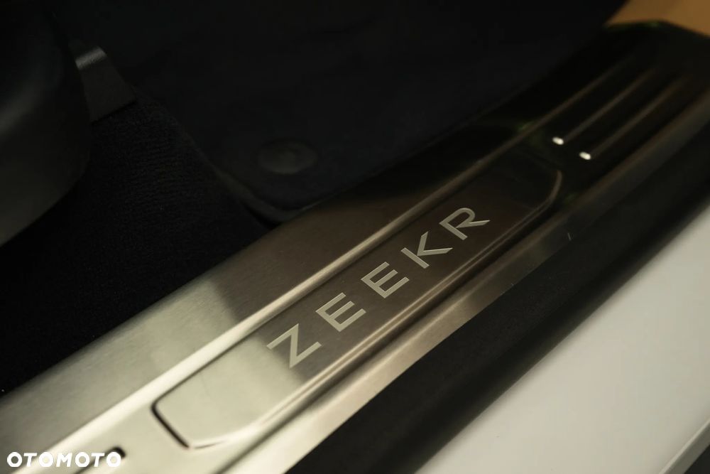 ZEEKR X - 11