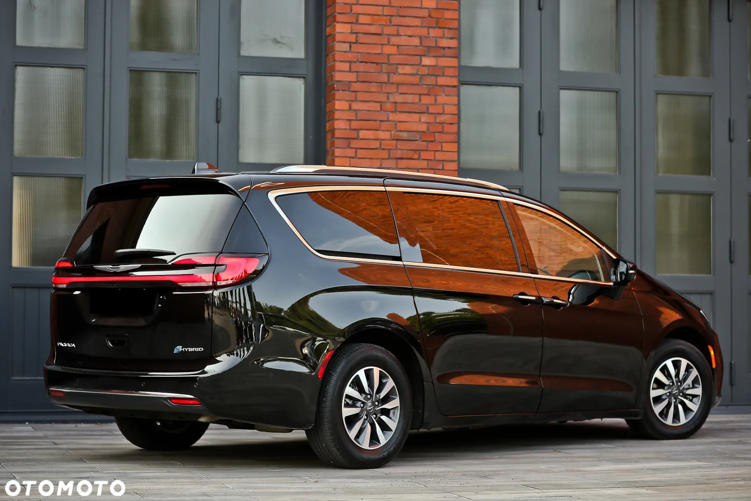 Chrysler Pacifica - 16