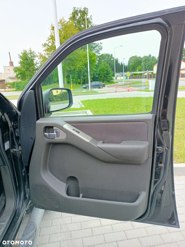 Nissan Navara 2.5 D XE - 8