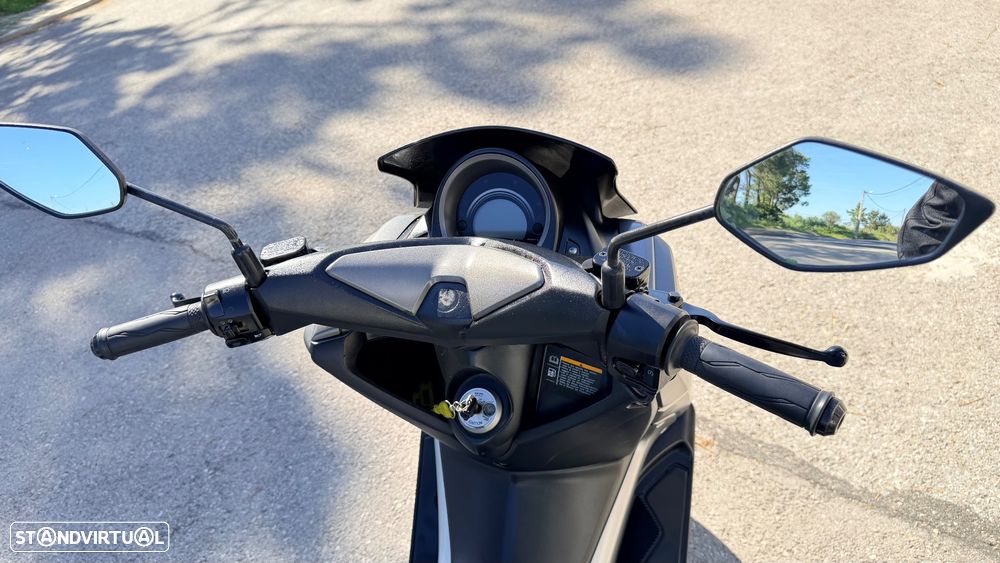 Yamaha NMAX - 9