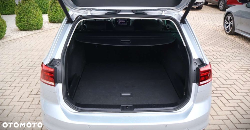 Volkswagen Passat - 21