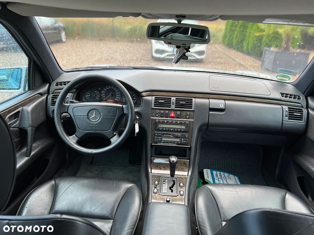 Mercedes-Benz Klasa E 320 Avantgarde - 29