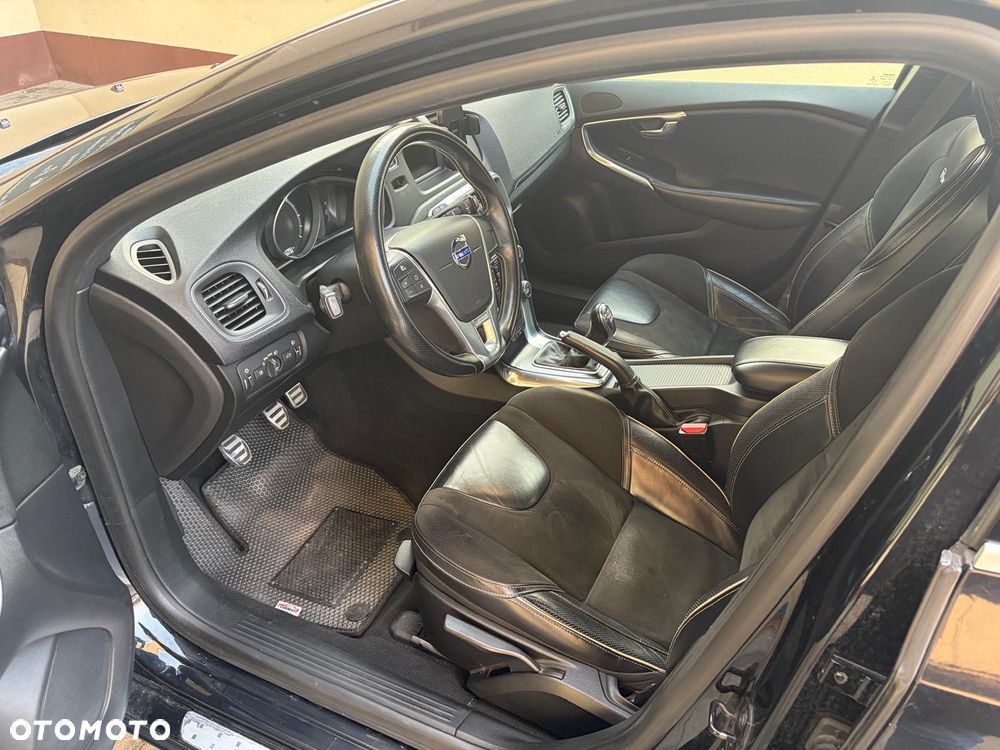 Volvo V40 ver-d2-r--design-kinetic - 11