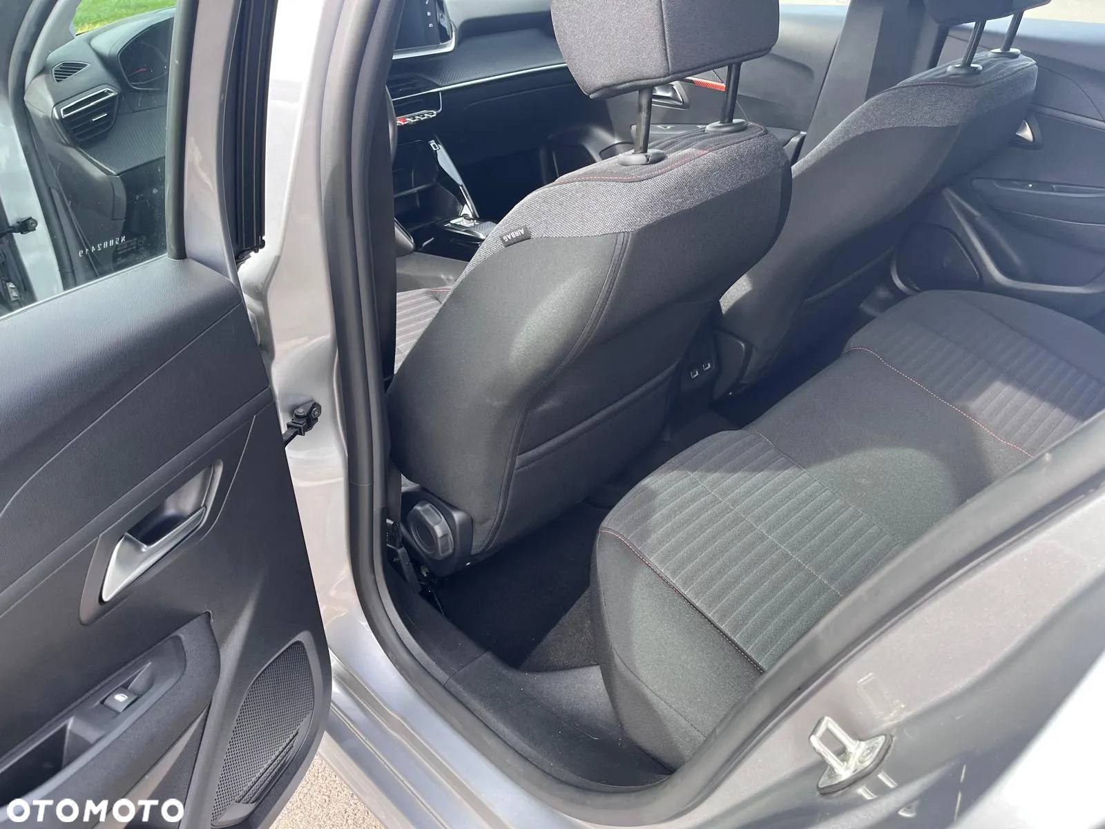 Peugeot 208 1.2 PureTech Active S&S EAT8 - 7