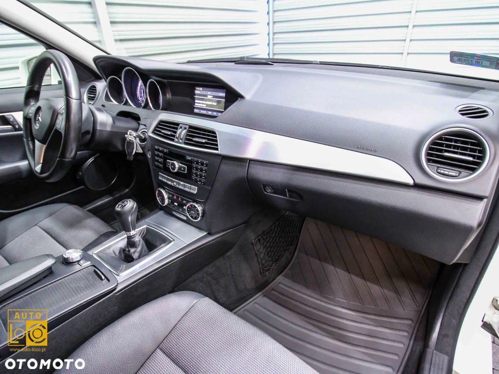 Mercedes-Benz Klasa C 180 CGI BlueEff Avantgarde - 9