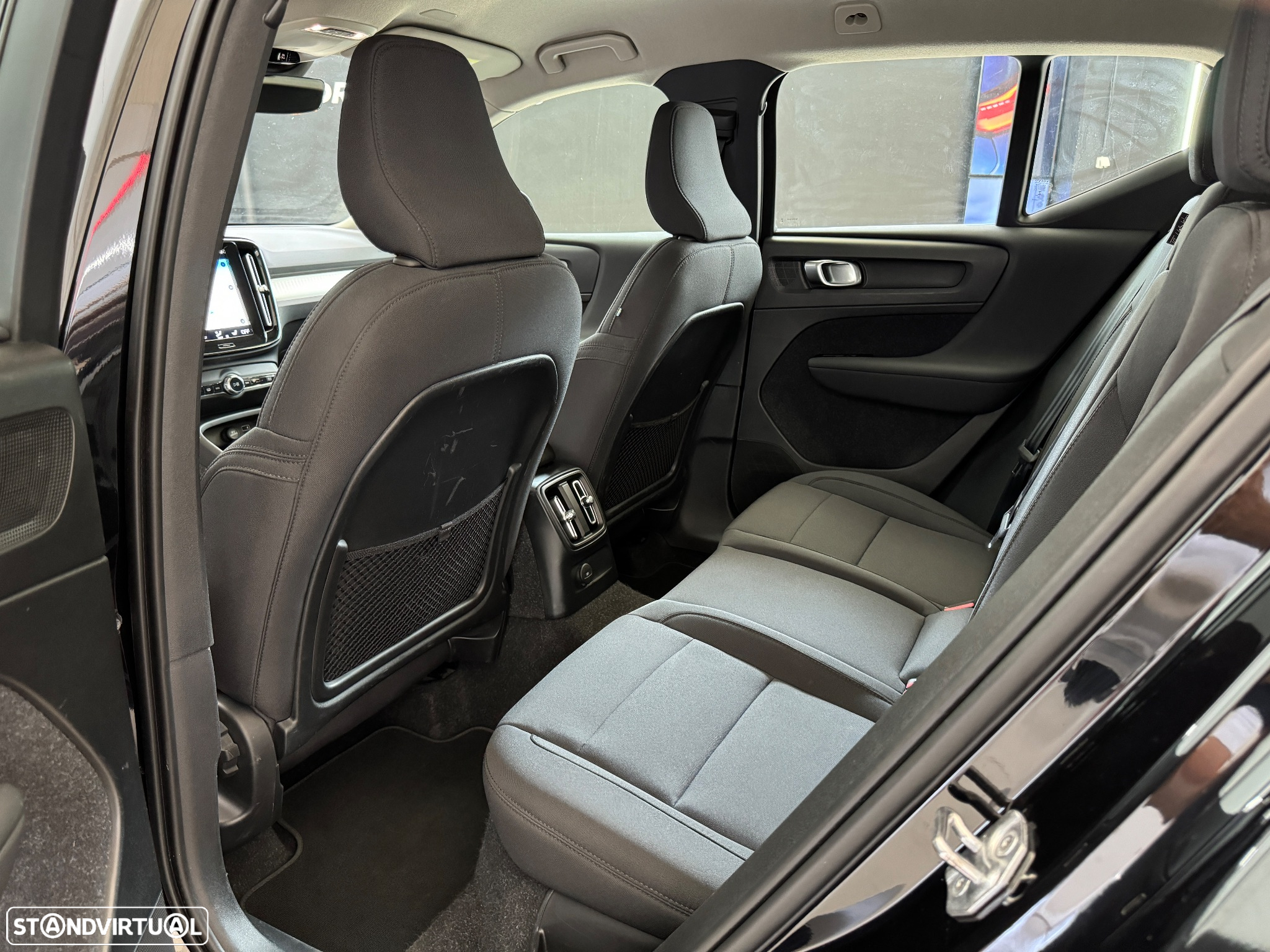 Volvo XC 40 1.5 T5 PHEV Momentum Plus - 9