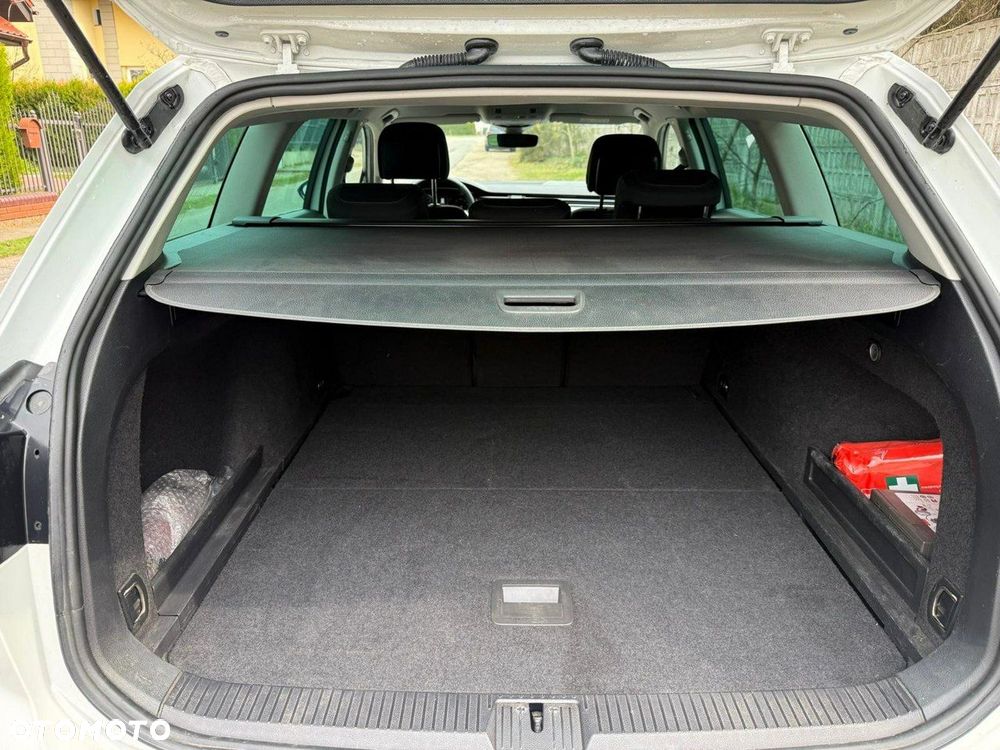 Volkswagen Passat 2.0 TDI SCR DSG Business - 21