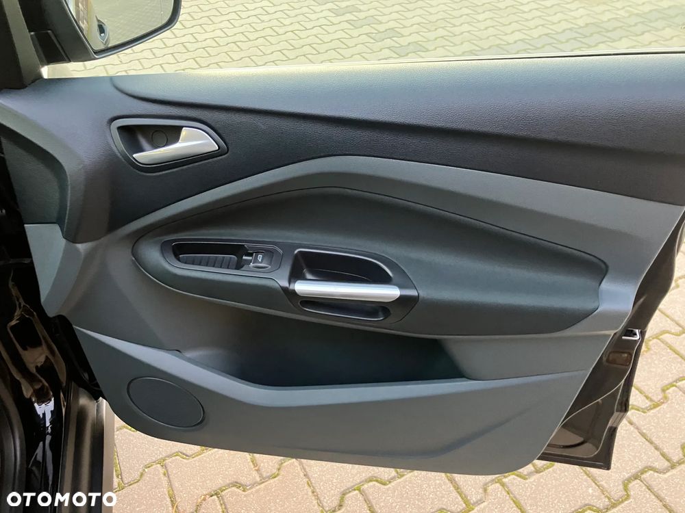 Ford Grand C-MAX - 40